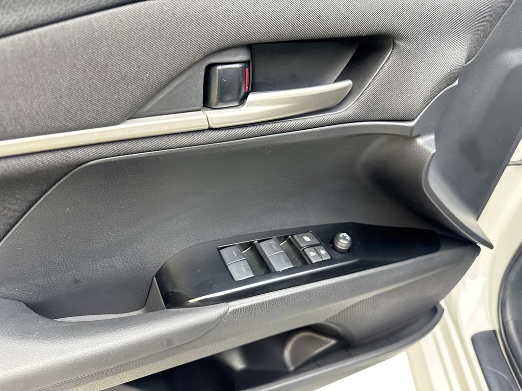 Used 2025 Toyota Camry LE FWD image 33