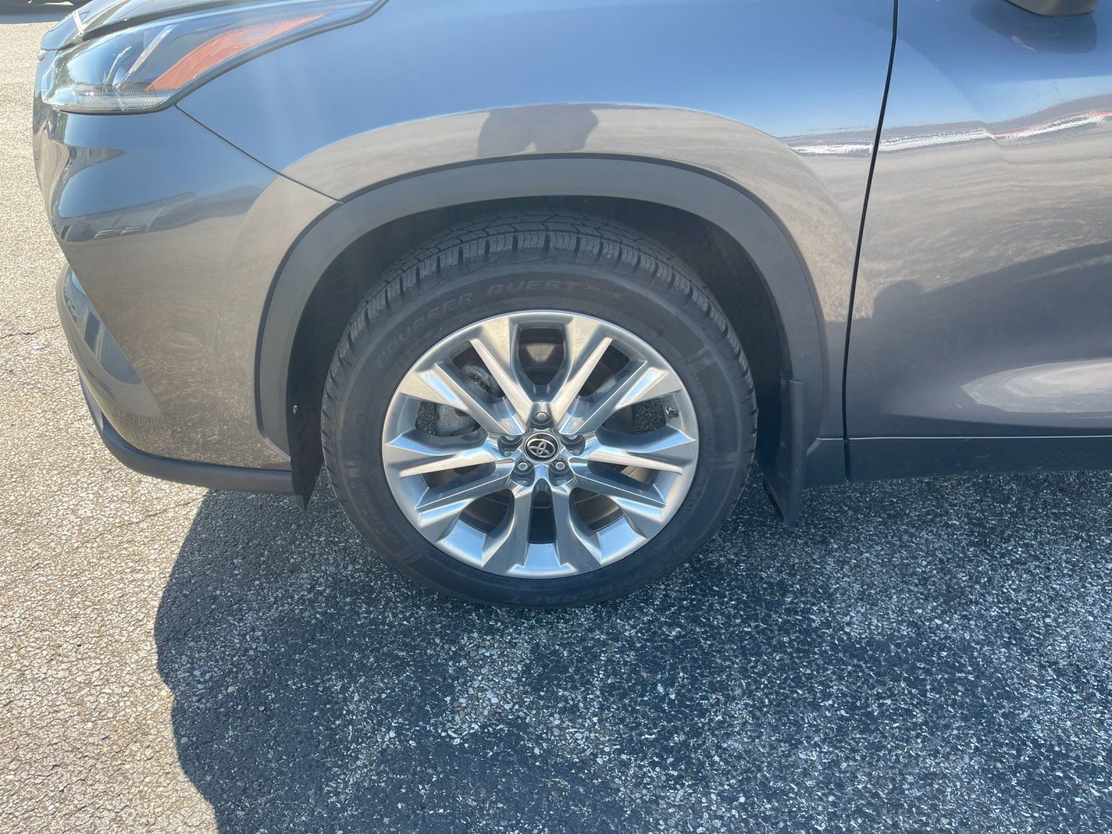Used 2024 Toyota Highlander Limited AWD/4WD image 32