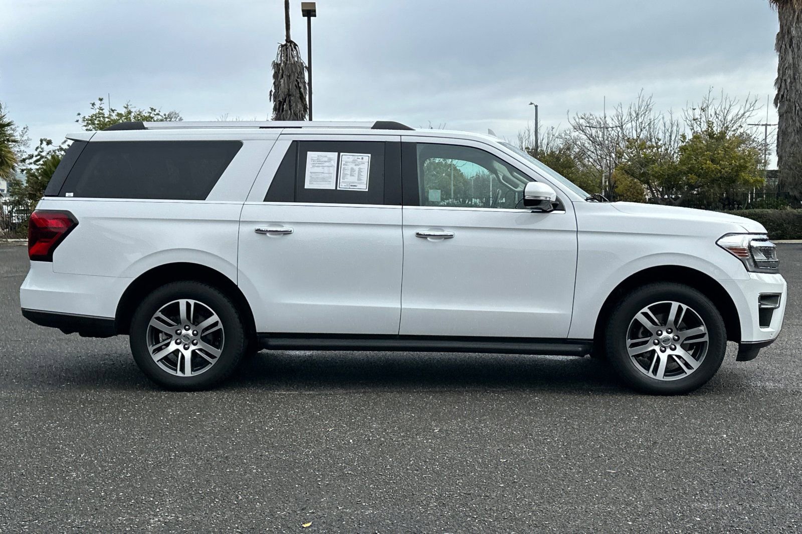 Used 2024 Ford Expedition Max Limited image 2