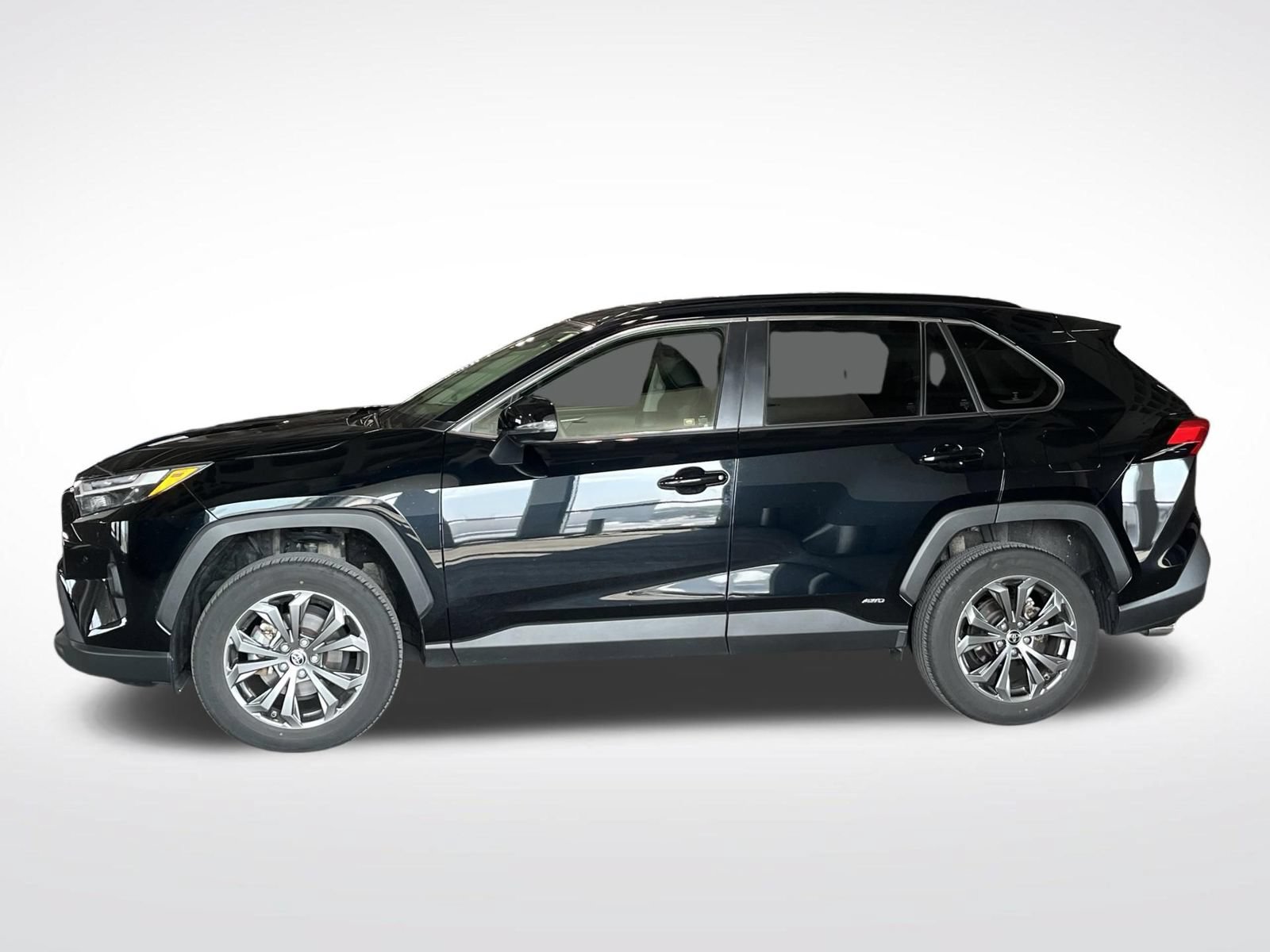 Used 2025 Toyota RAV4 XLE Premium w/ Weather Package AWD/4WD image 5