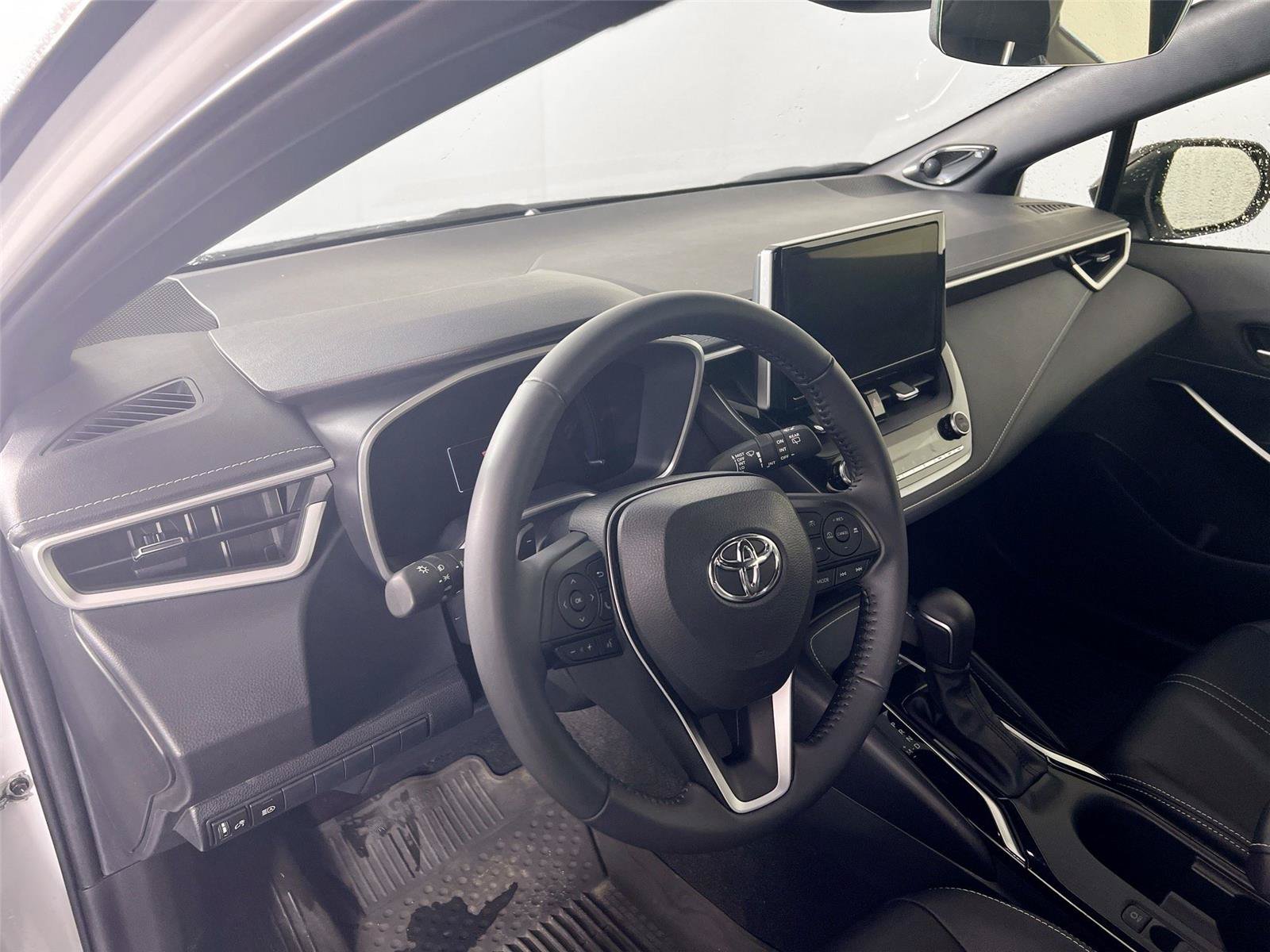 Used 2025 Toyota Corolla XSE FWD image 10