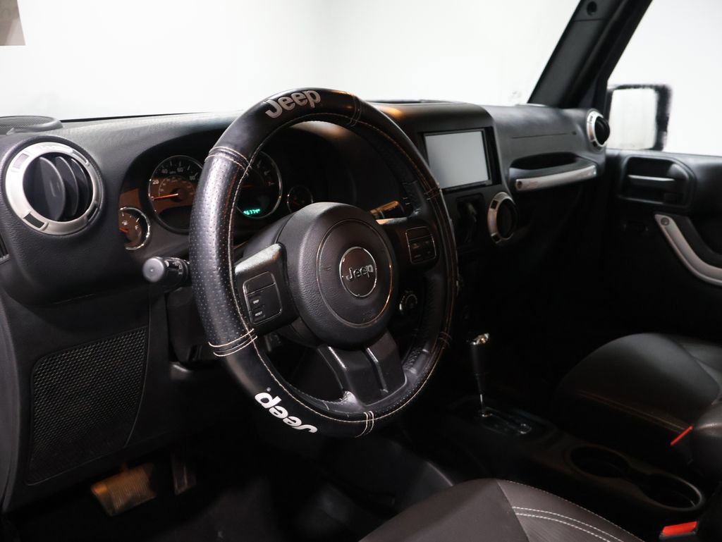 Used 2016 Jeep Wrangler Unlimited Sahara image 13