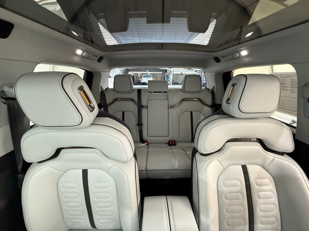 Used 2022 Rivian R1T Adventure image 30