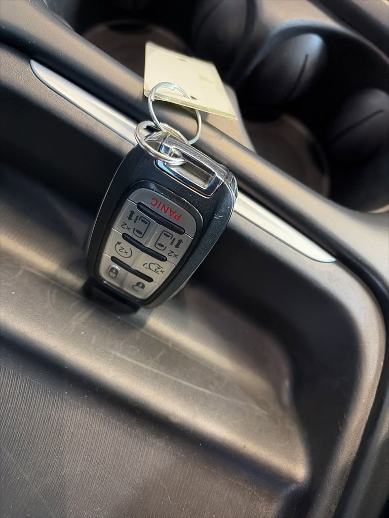 Used 2017 Chrysler Pacifica Touring-L image 39