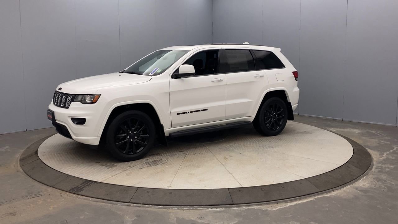 Used 2018 Jeep Grand Cherokee Altitude AWD/4WD image 9