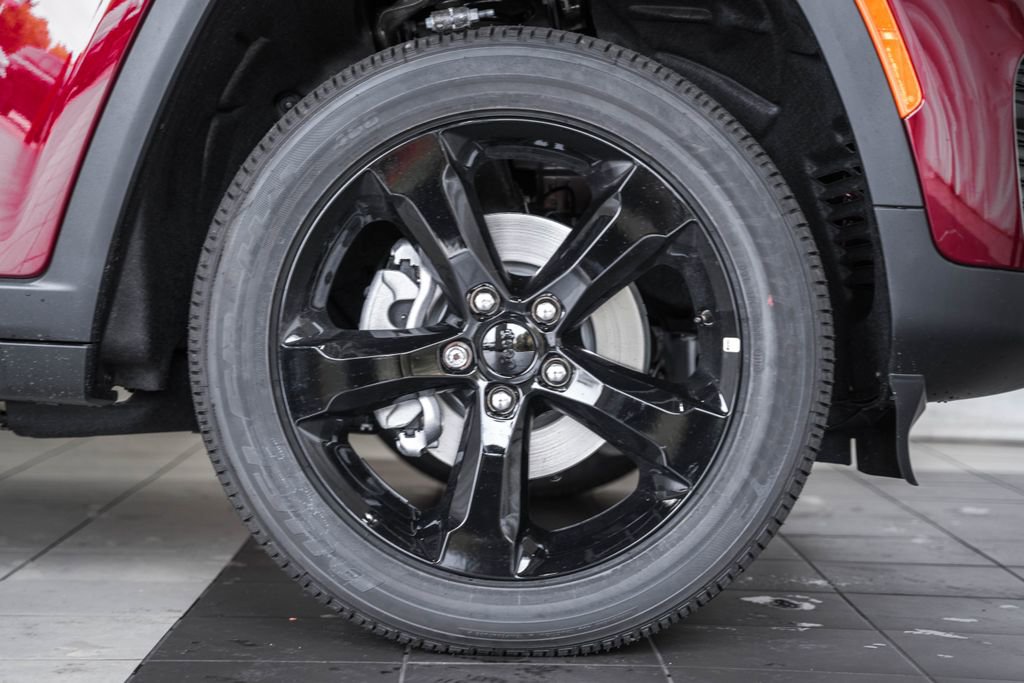 New 2025 Jeep Grand Cherokee Altitude image 16