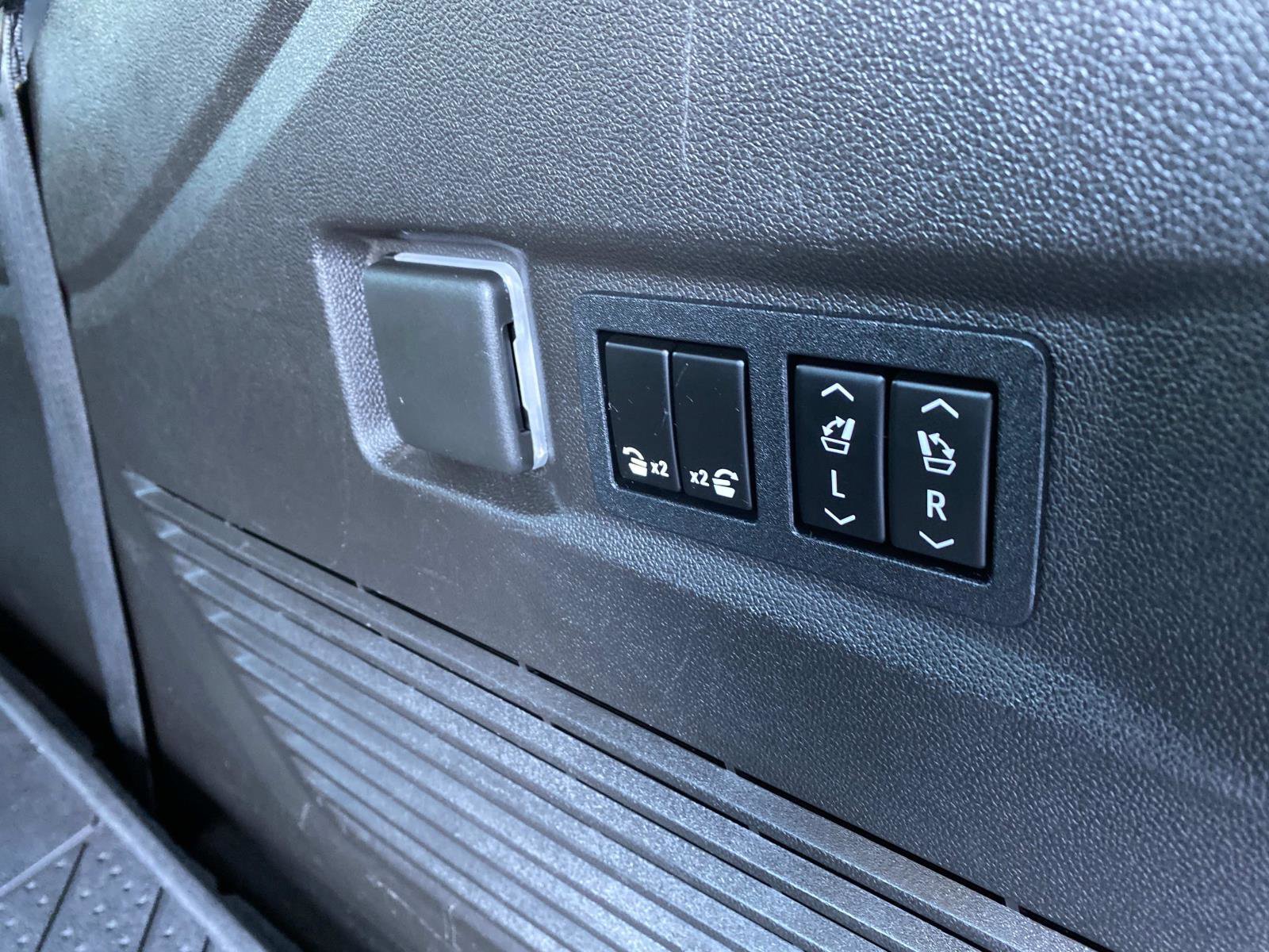 Used 2021 Chevrolet Tahoe LT w/ LT Signature Package image 6