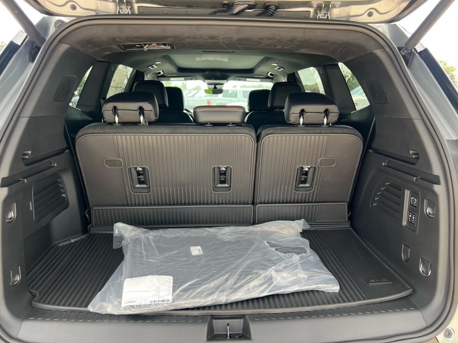 New 2026 GMC Acadia Denali Ultimate w/ LPO, Floor Liner Package FWD image 7