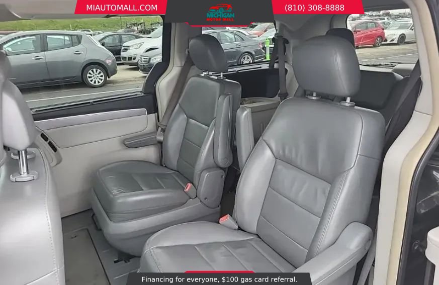 Used 2011 Volkswagen Routan SEL image 11