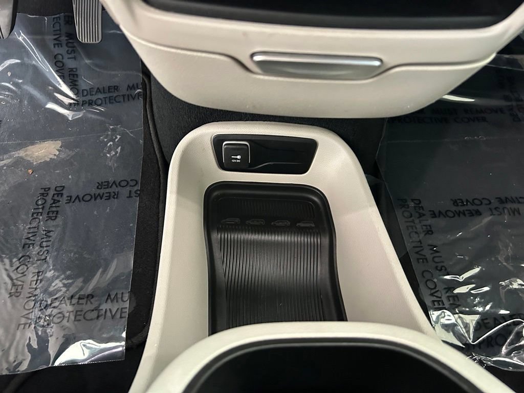 Used 2024 Chrysler Pacifica Touring-L FWD image 49