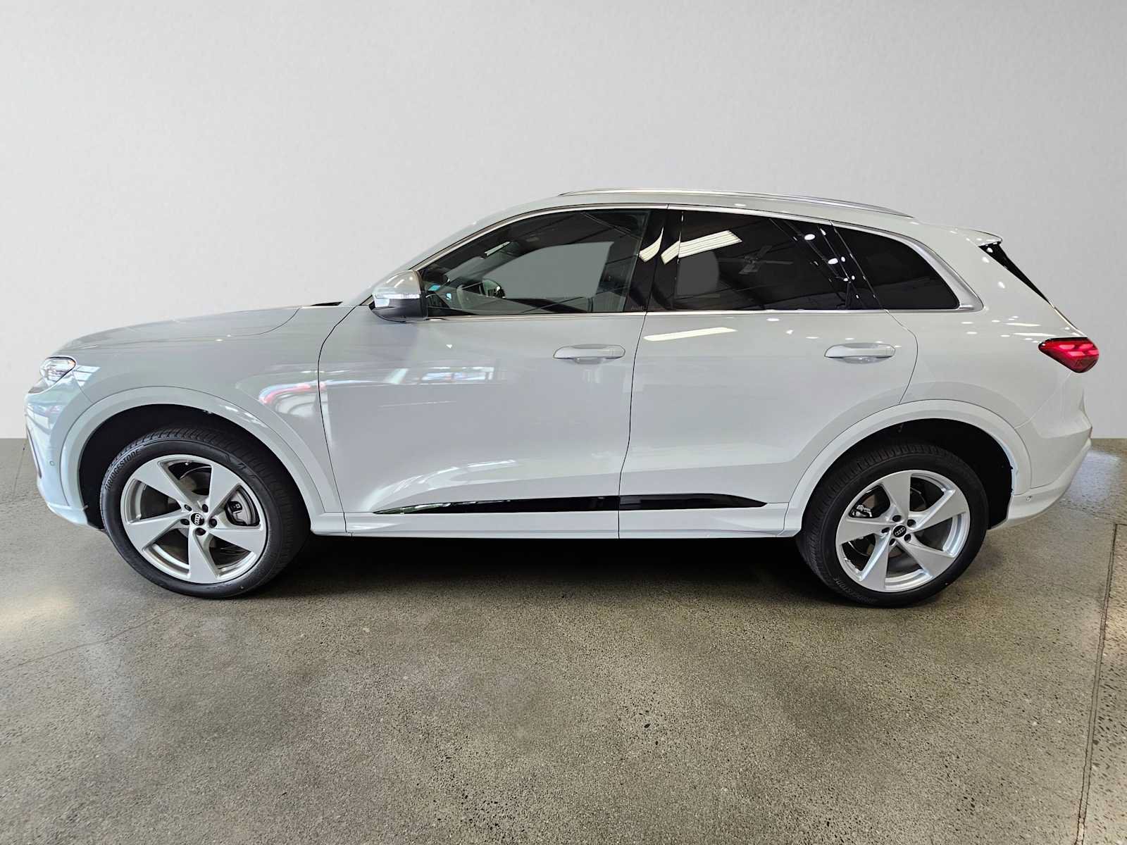 Used 2025 Audi Q5 Premium Plus AWD/4WD image 4