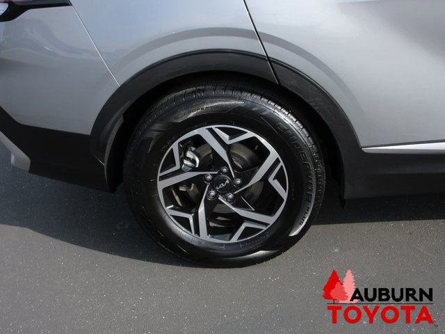 Used 2023 Kia Sportage LX image 3