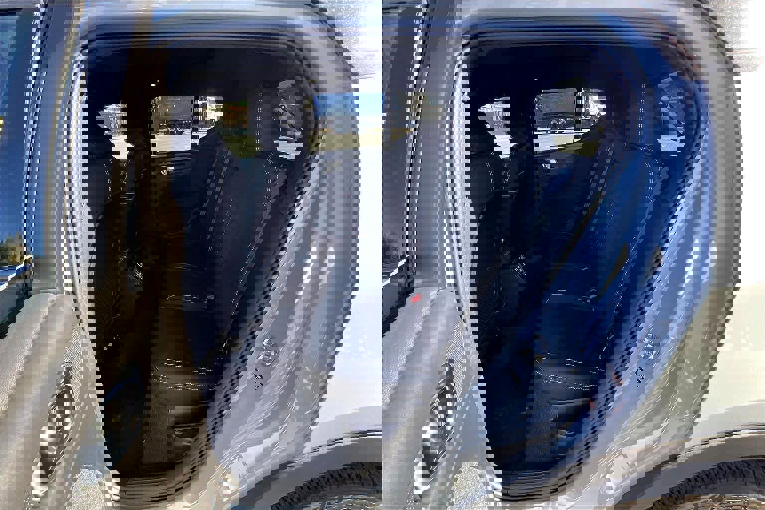 New 2026 Volvo XC40 B5 Ultra w/ Climate Package image 12