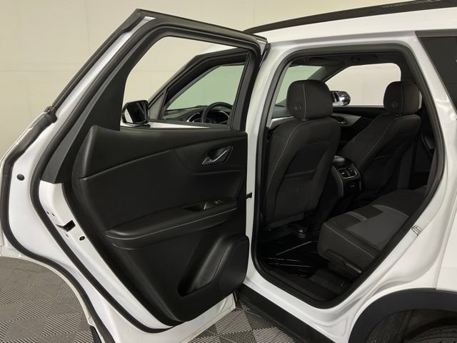 Used 2025 Chevrolet Blazer LT w/ Convenience Package FWD image 28