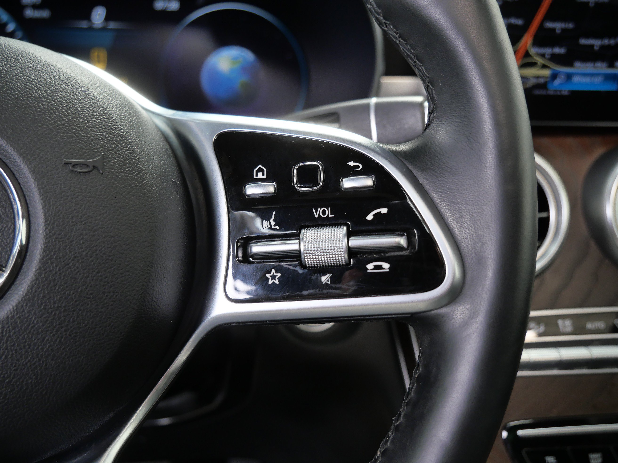 Certified 2021 Mercedes-Benz GLC 300 4MATIC image 25