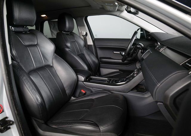 Used 2019 Land Rover Range Rover Evoque SE Premium image 3