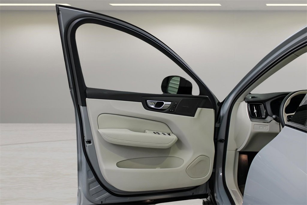 Certified 2025 Volvo XC60 T8 Ultra w/ Protection Package Premier image 15