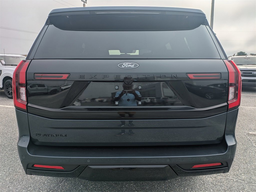 New 2025 Ford Expedition Platinum w/ Stealth Performance Package image 4