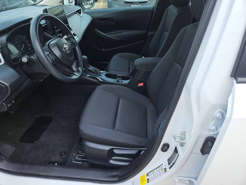 Used 2025 Toyota Corolla LE FWD image 11