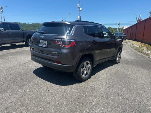 Used 2024 Jeep Compass Latitude AWD/4WD image 4