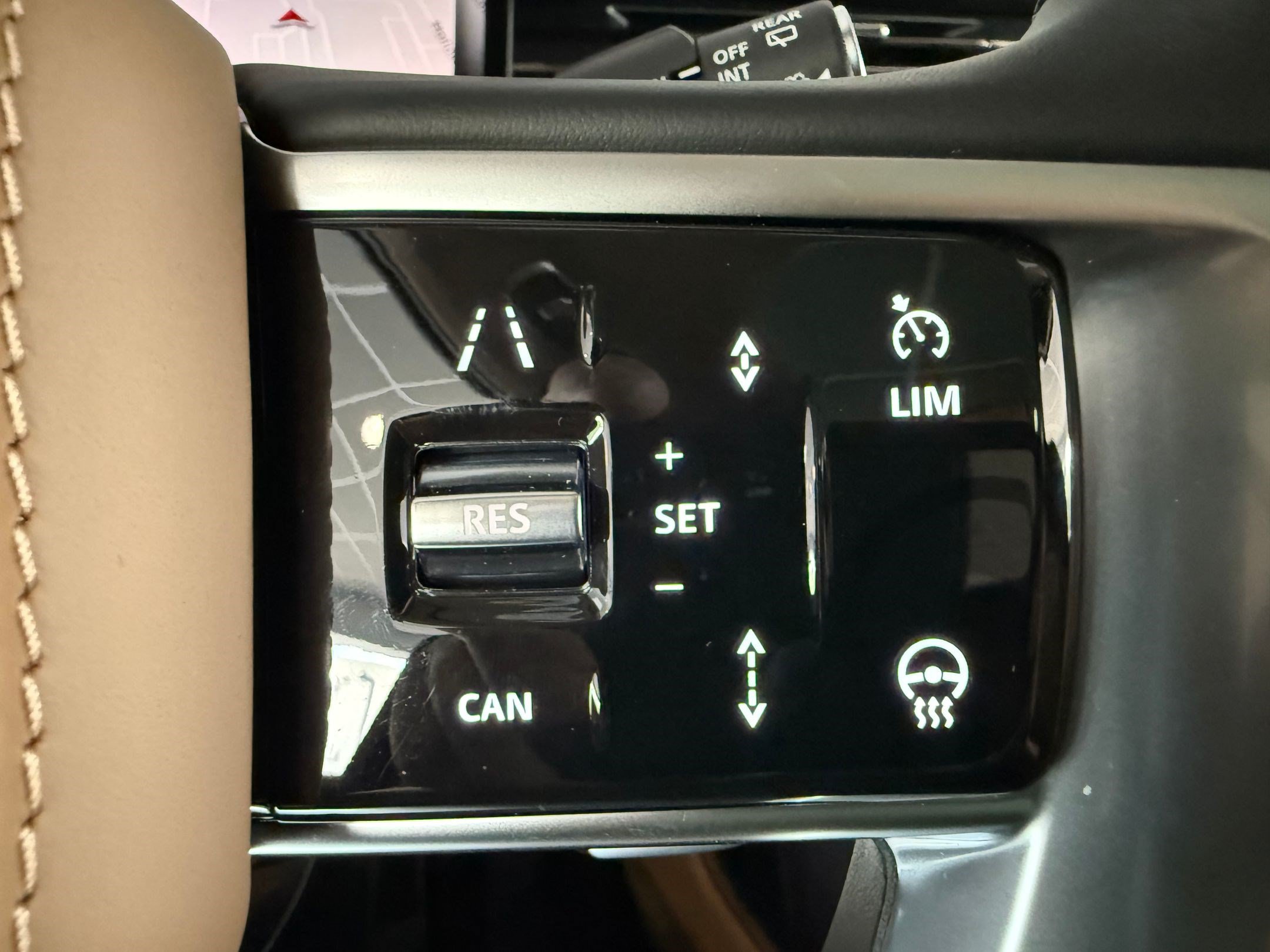 New 2026 Land Rover Range Rover Long Wheelbase SE AWD/4WD image 34