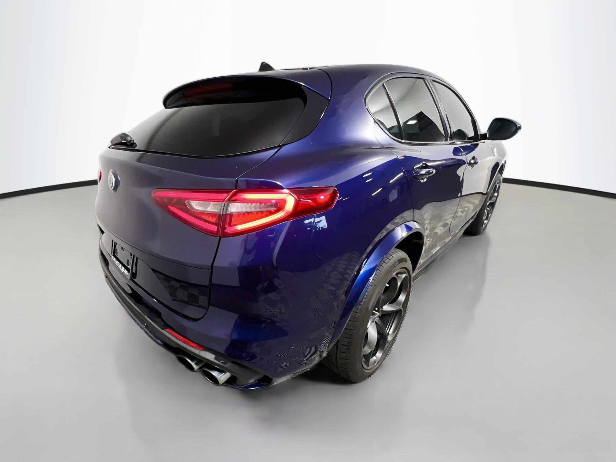 Used 2018 Alfa Romeo Stelvio Quadrifoglio w/ Convenience Package AWD/4WD image 4