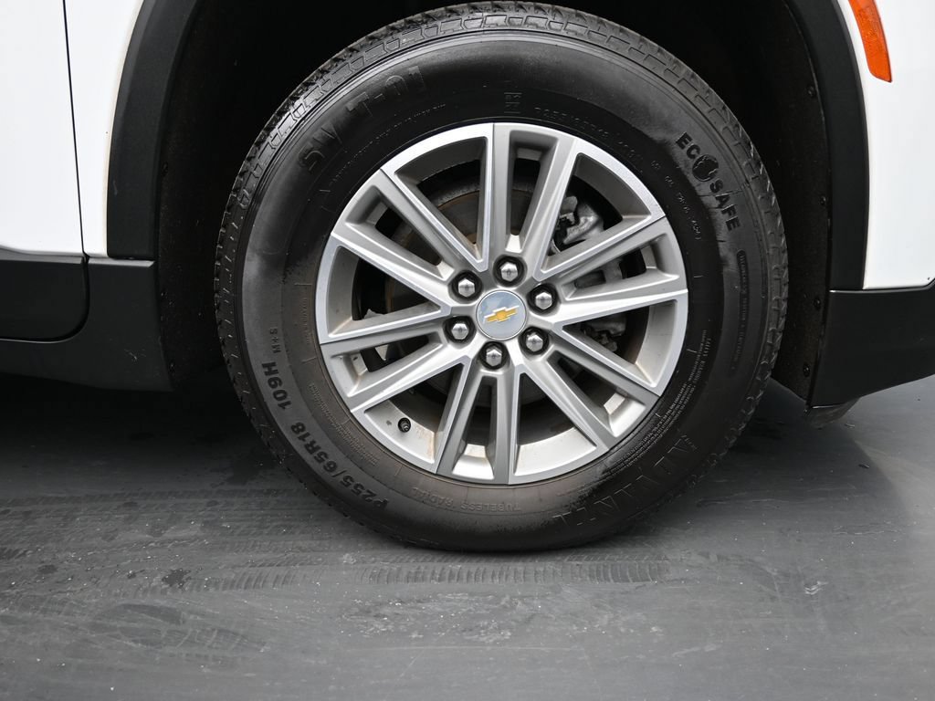 Used 2023 Chevrolet Traverse LT FWD image 10