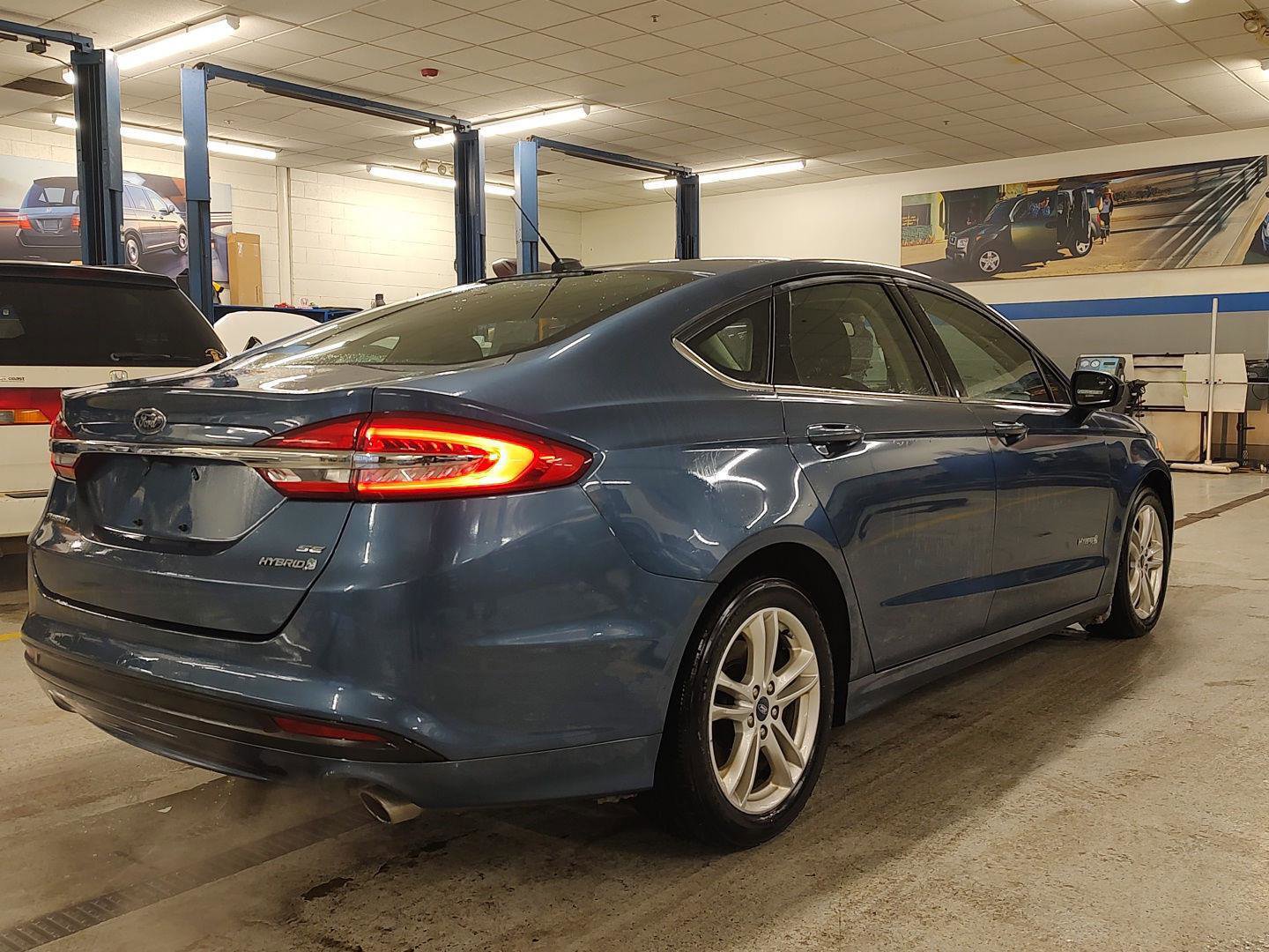 Used 2018 Ford Fusion SE FWD image 25