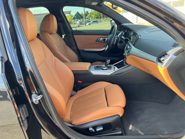 Used 2022 BMW 330i Sedan w/ Driving Assistance Package RWD image 9