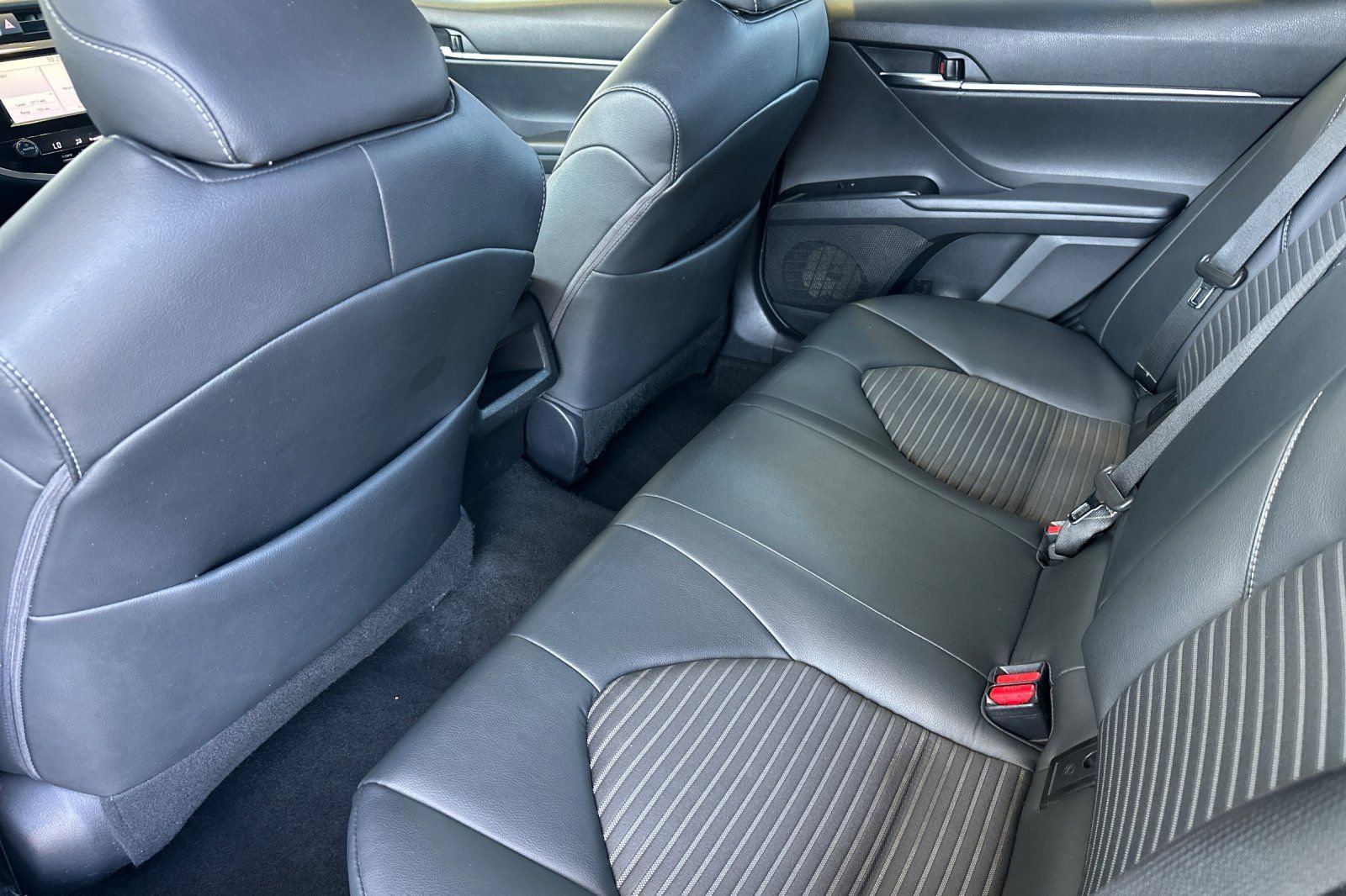 Used 2018 Toyota Camry SE FWD image 13