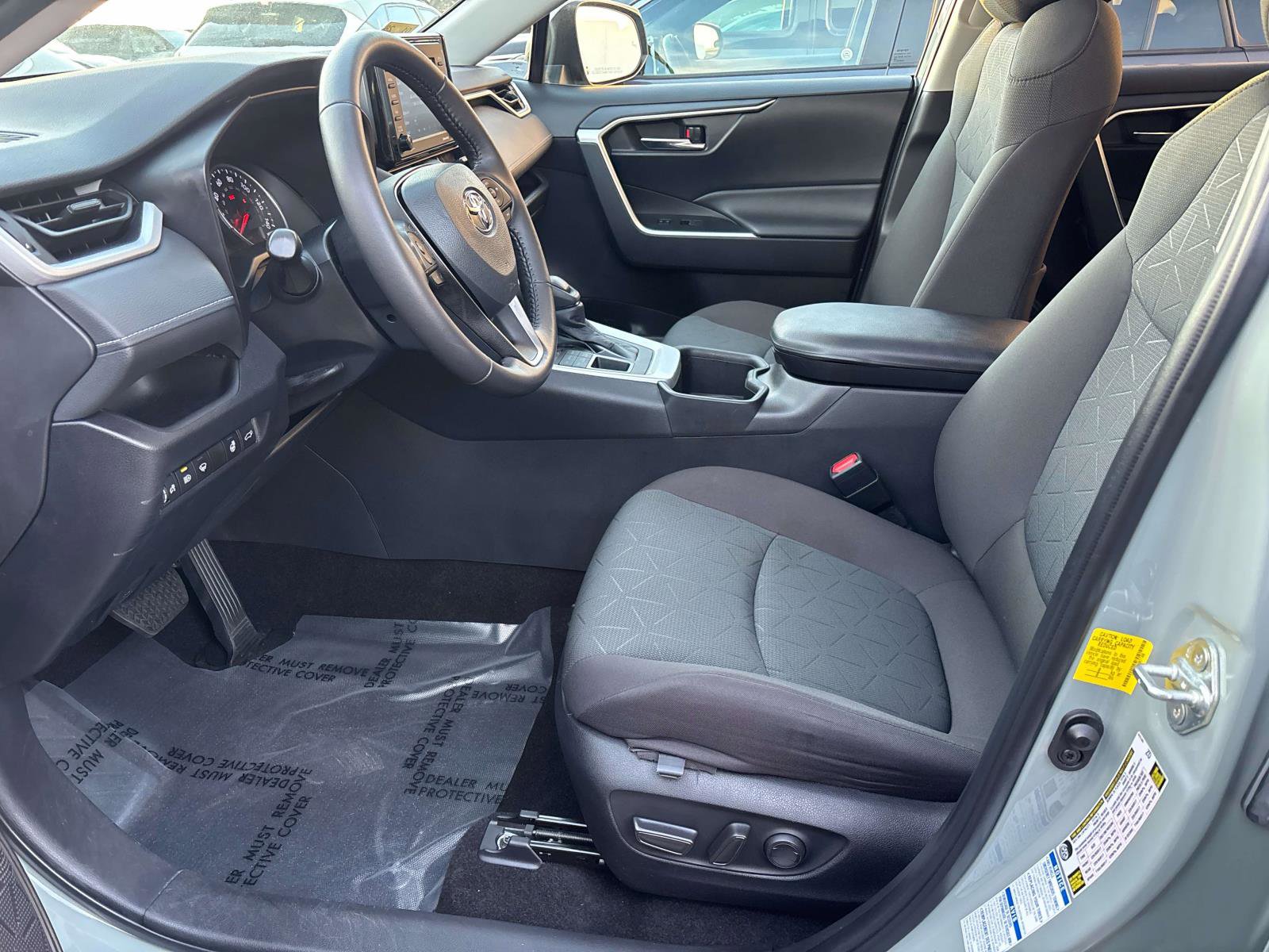 Used 2022 Toyota RAV4 XLE w/ Convenience Package AWD/4WD image 5