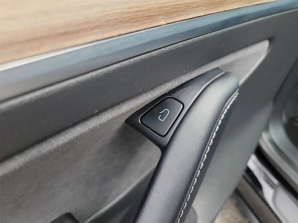 Used 2021 Tesla Model 3 Standard Range Plus image 19