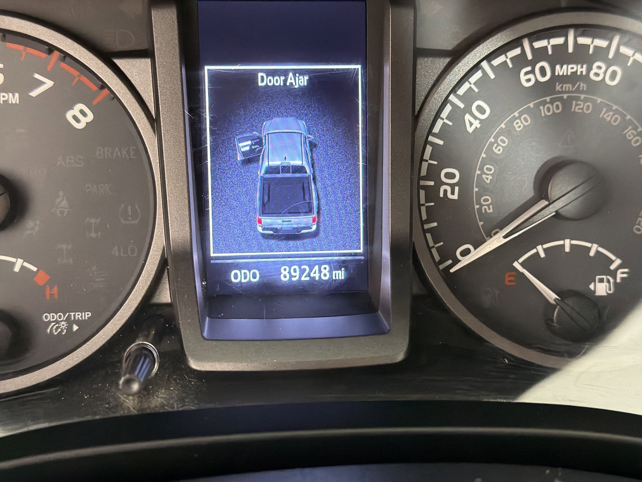 Used 2018 Toyota Tacoma TRD Off-Road w/ Technology Package AWD/4WD image 19