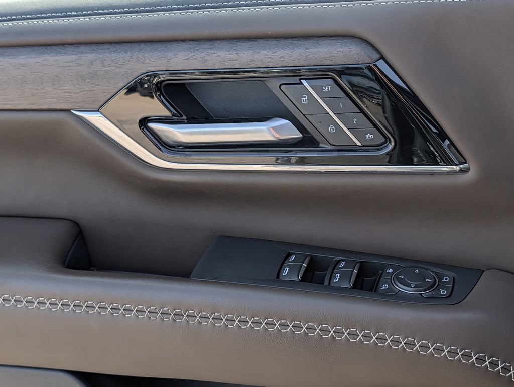 New 2025 GMC Yukon Denali Ultimate AWD/4WD image 23