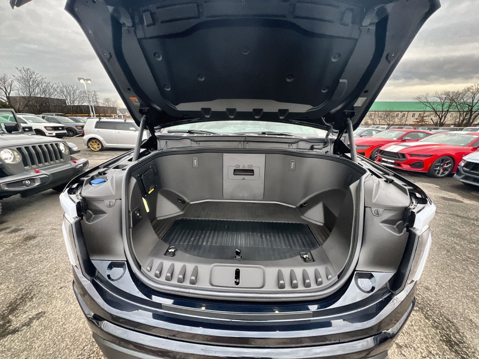 New 2025 Ford F150 Lightning XLT image 27