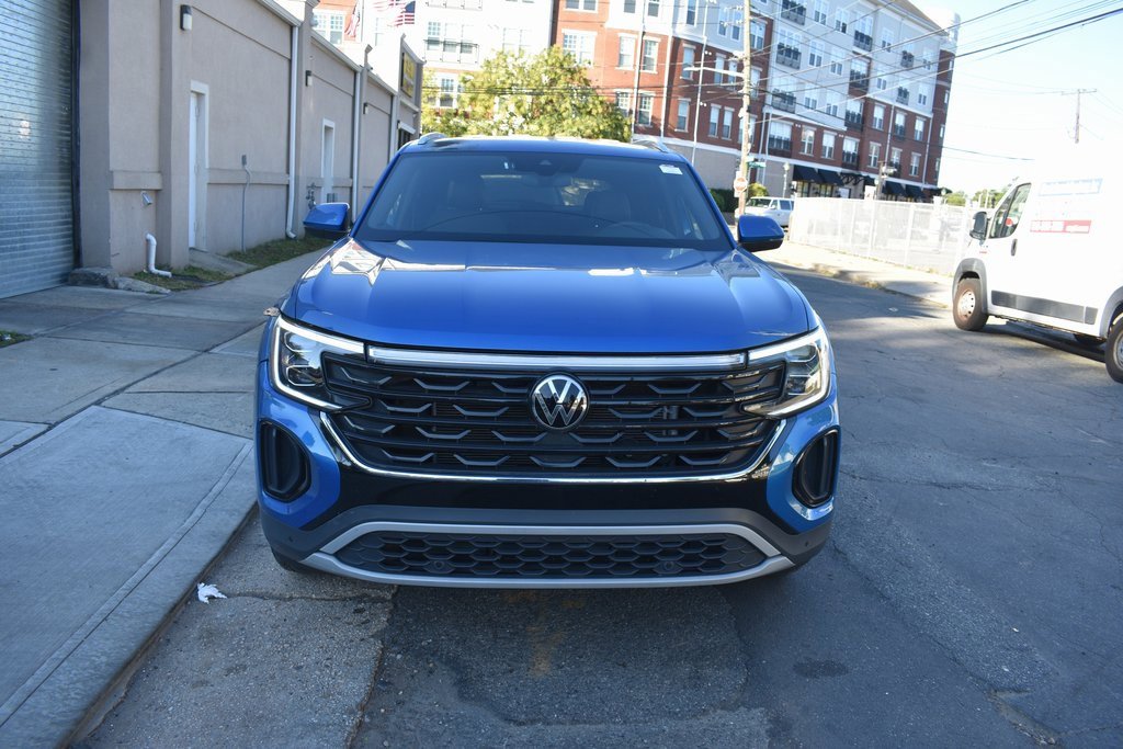 Used 2024 Volkswagen Atlas Cross Sport SE image 3