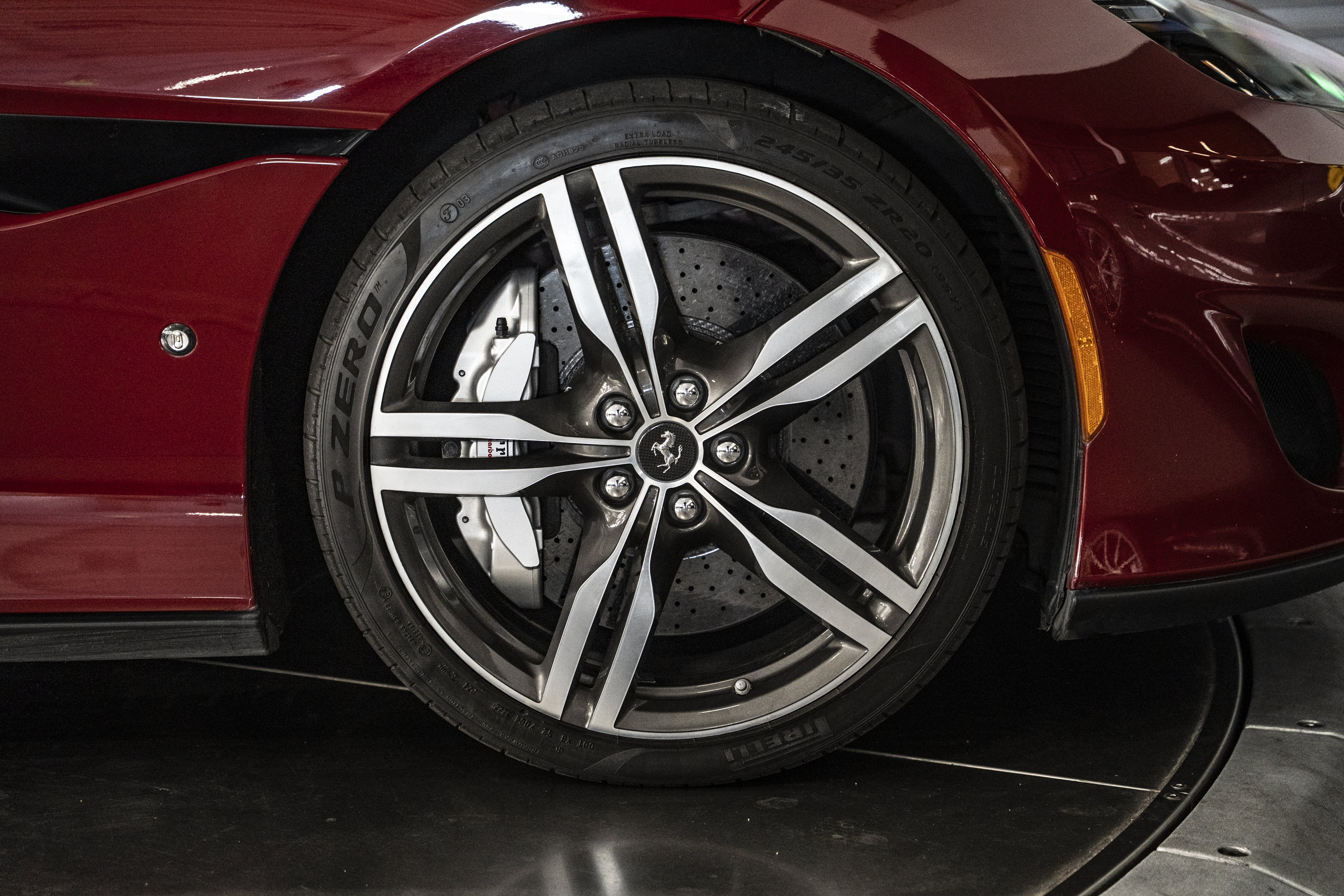 Used 2019 Ferrari Portofino RWD image 14