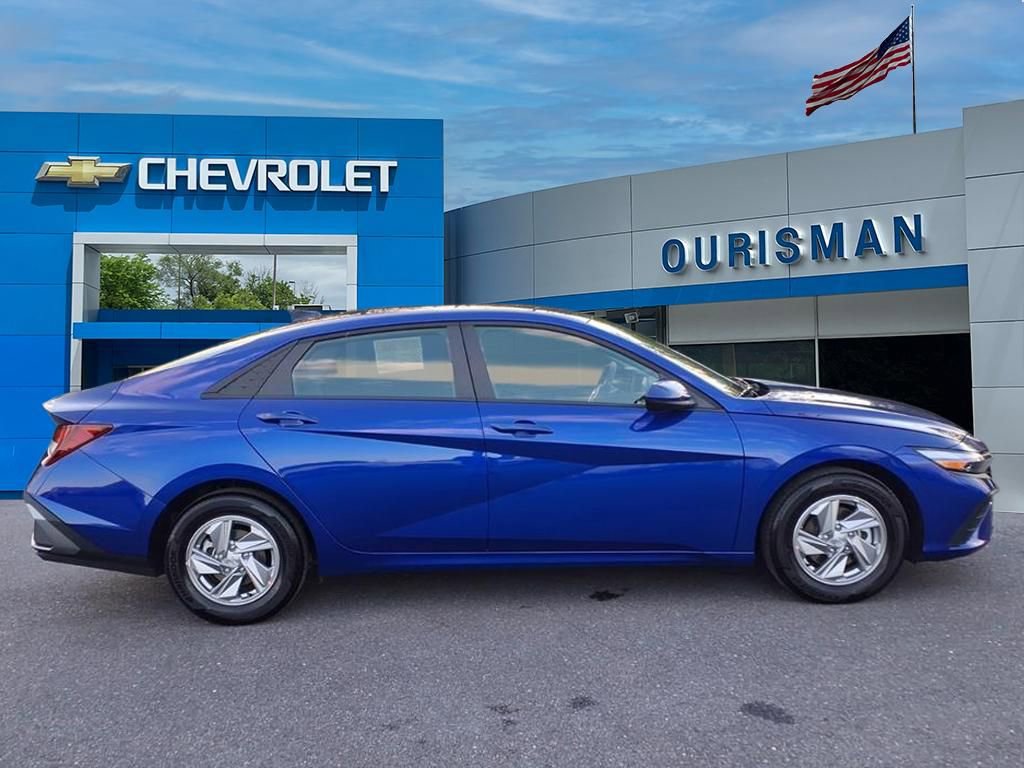 Used 2026 Hyundai Elantra SE image 2
