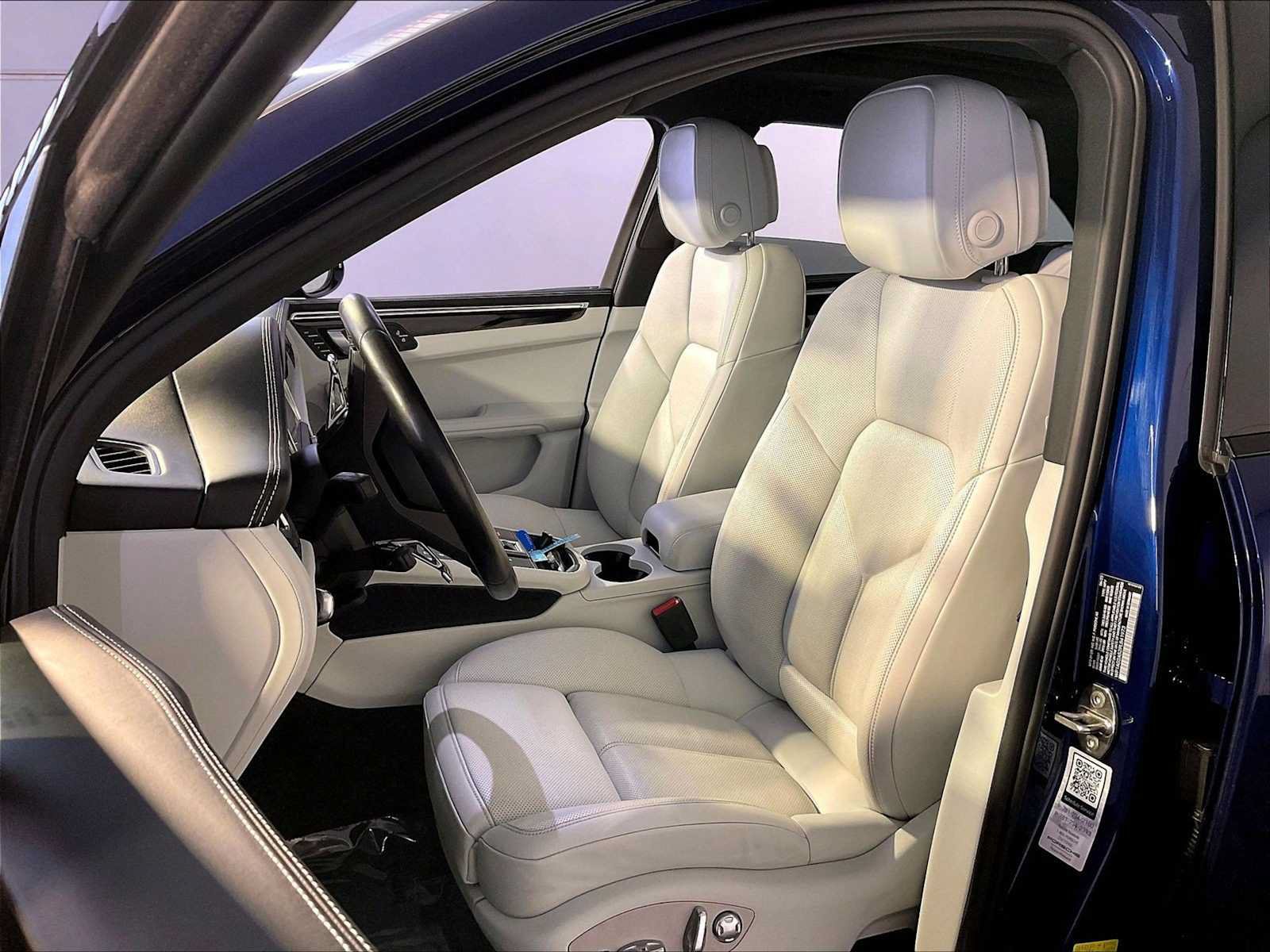 Certified 2023 Porsche Macan S AWD/4WD image 5
