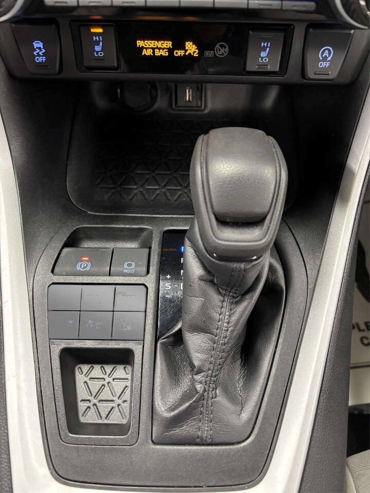 Used 2021 Toyota RAV4 XLE image 28