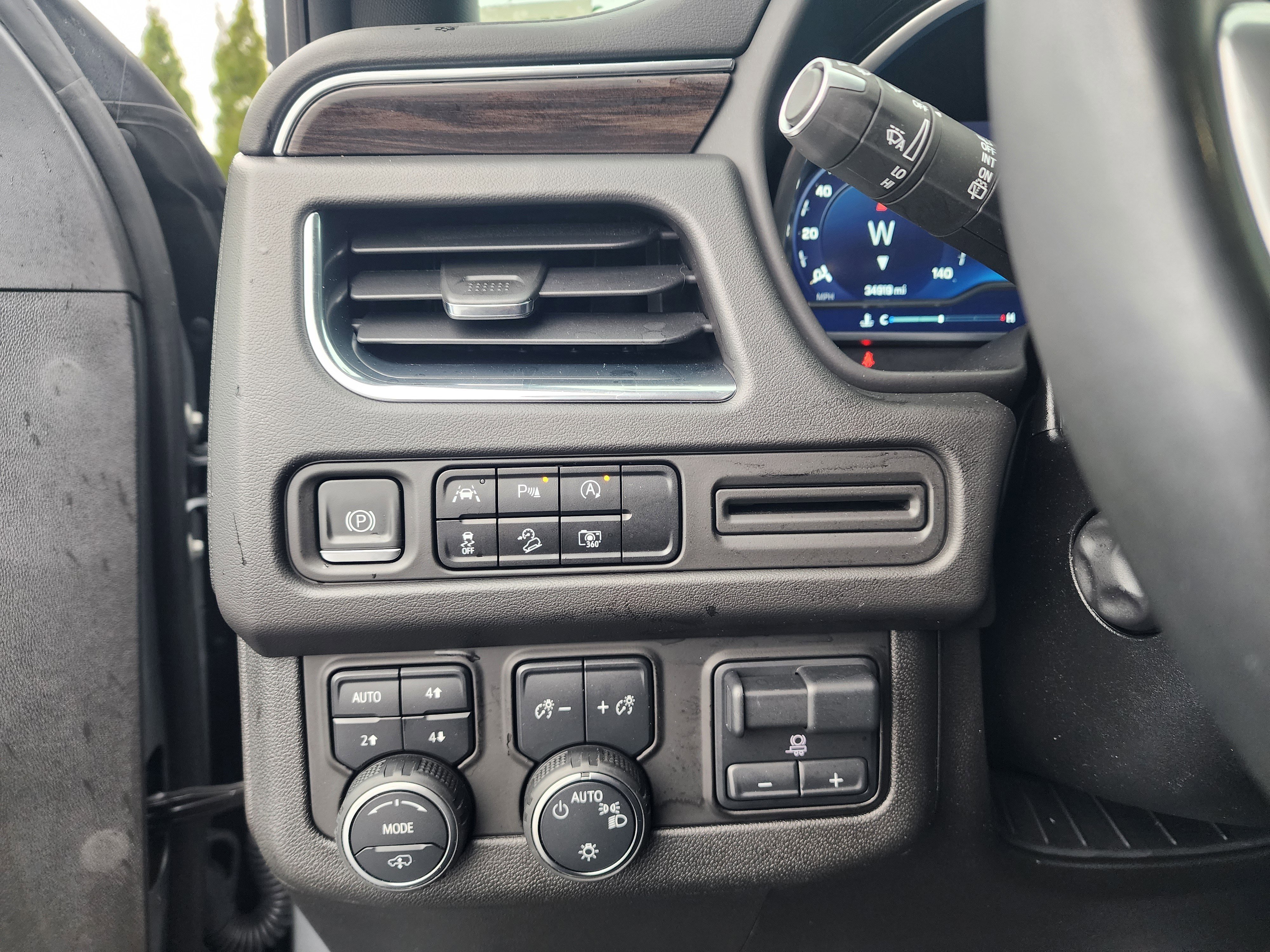 Used 2023 Chevrolet Tahoe Z71 w/ Off-Road Capability Package image 27