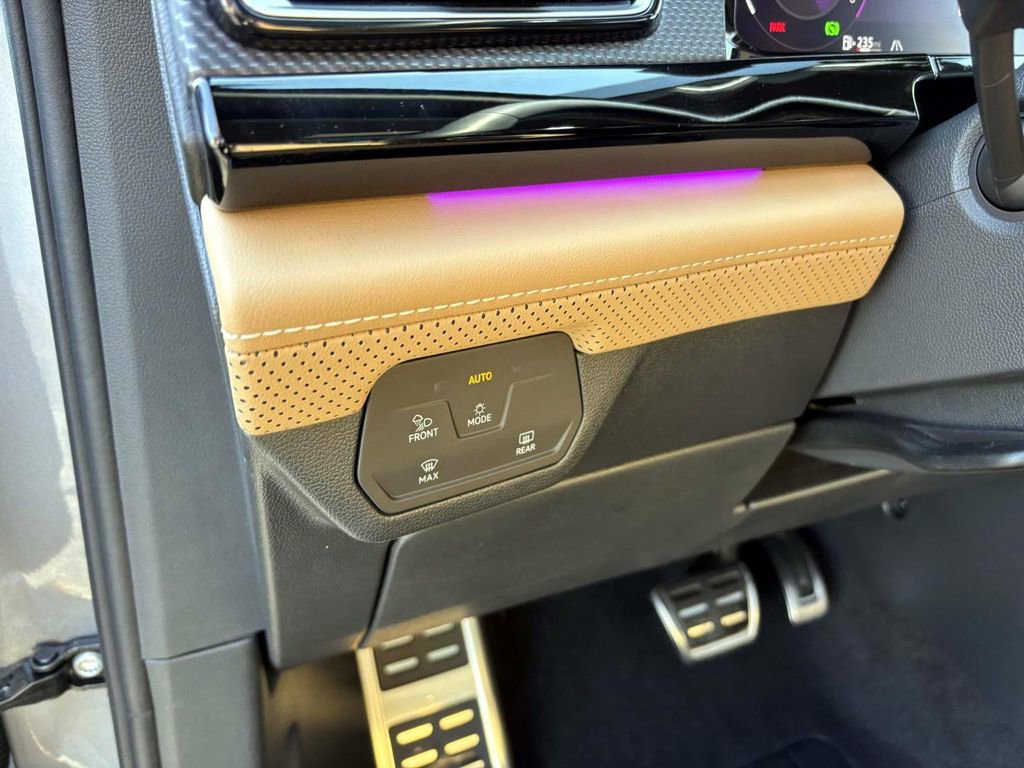 Used 2024 Volkswagen Atlas Cross Sport SEL R-Line image 14