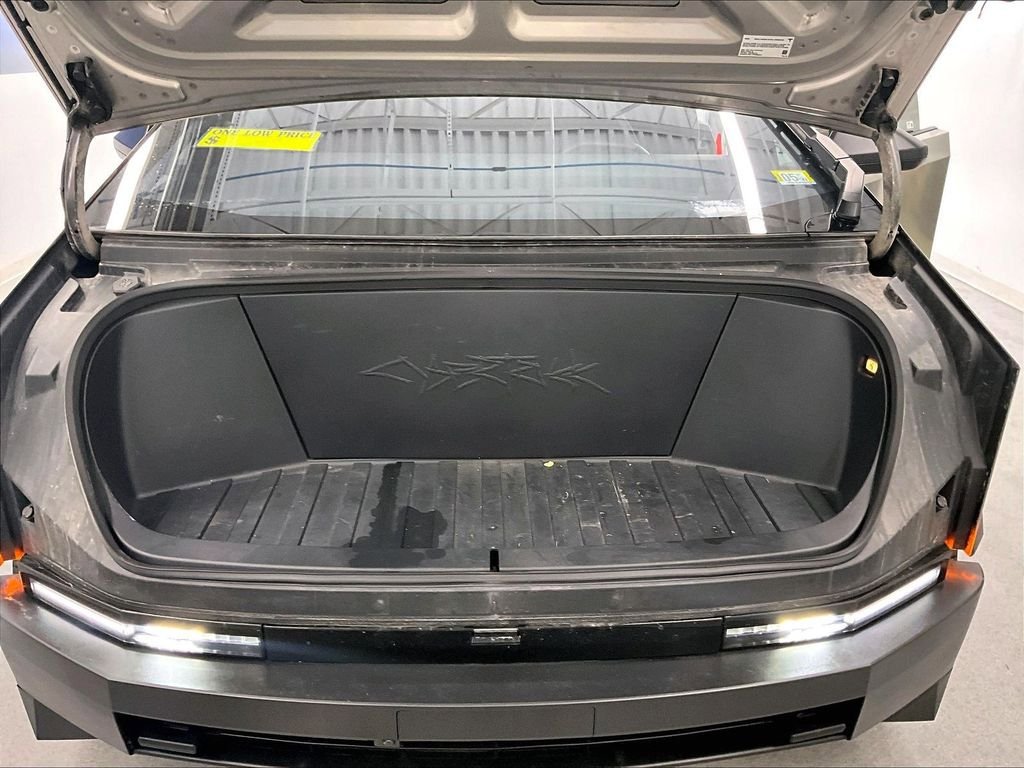 Used 2024 Tesla Cybertruck AWD Crew Cab image 27