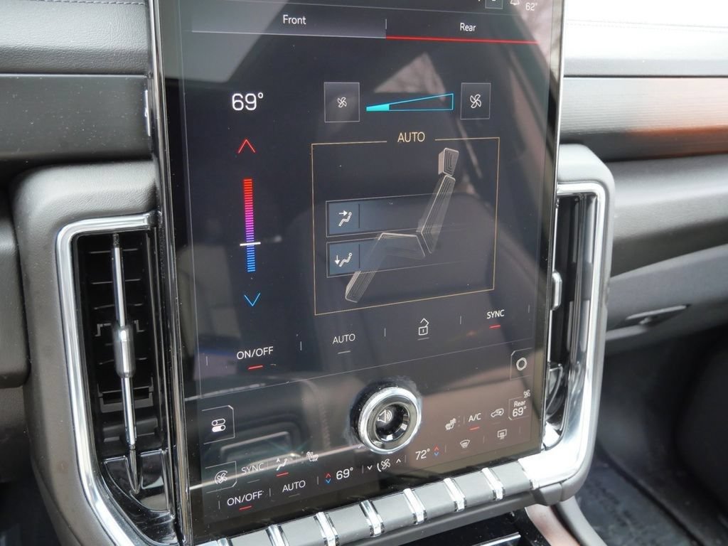 Used 2025 GMC Yukon Denali w/ Sun & Power Step Package AWD/4WD image 50