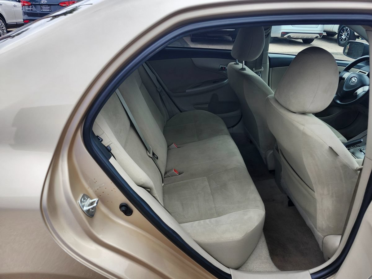 Used 2013 Toyota Corolla LE FWD image 19