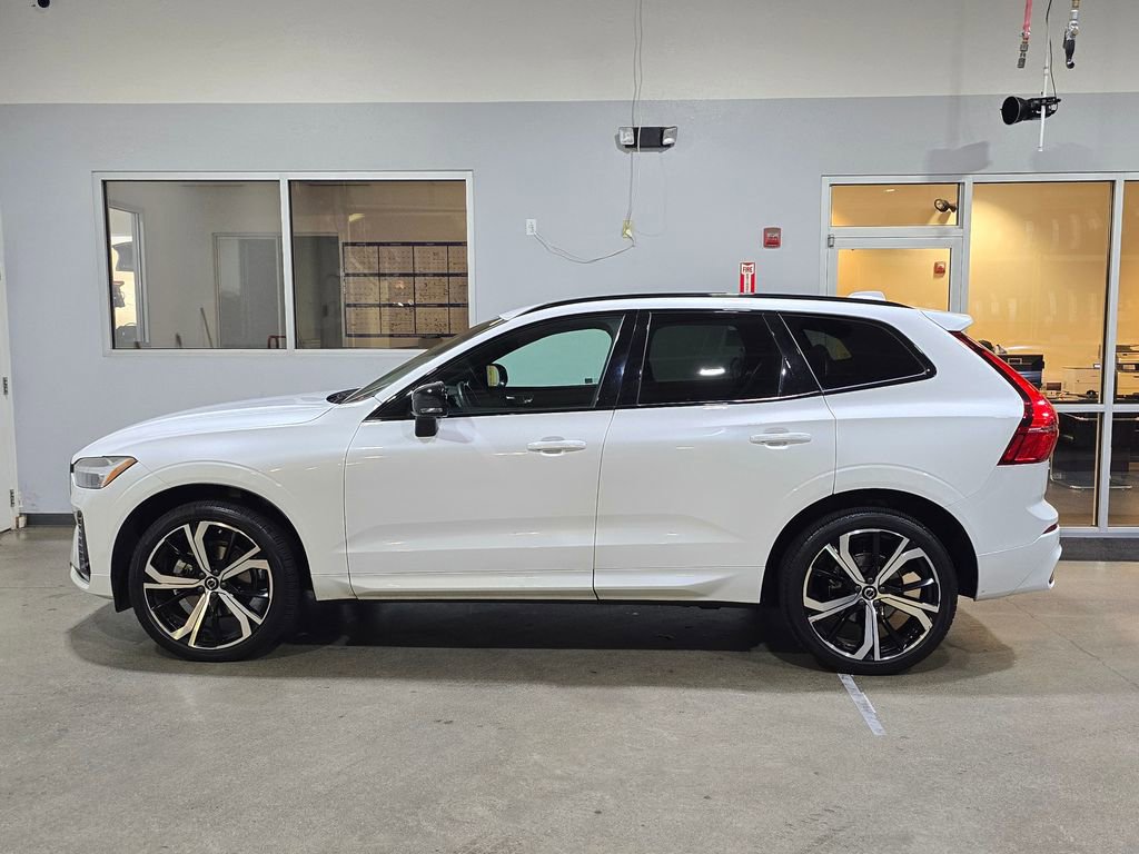 Used 2022 Volvo XC60 B5 R-Design w/ Climate Package image 7