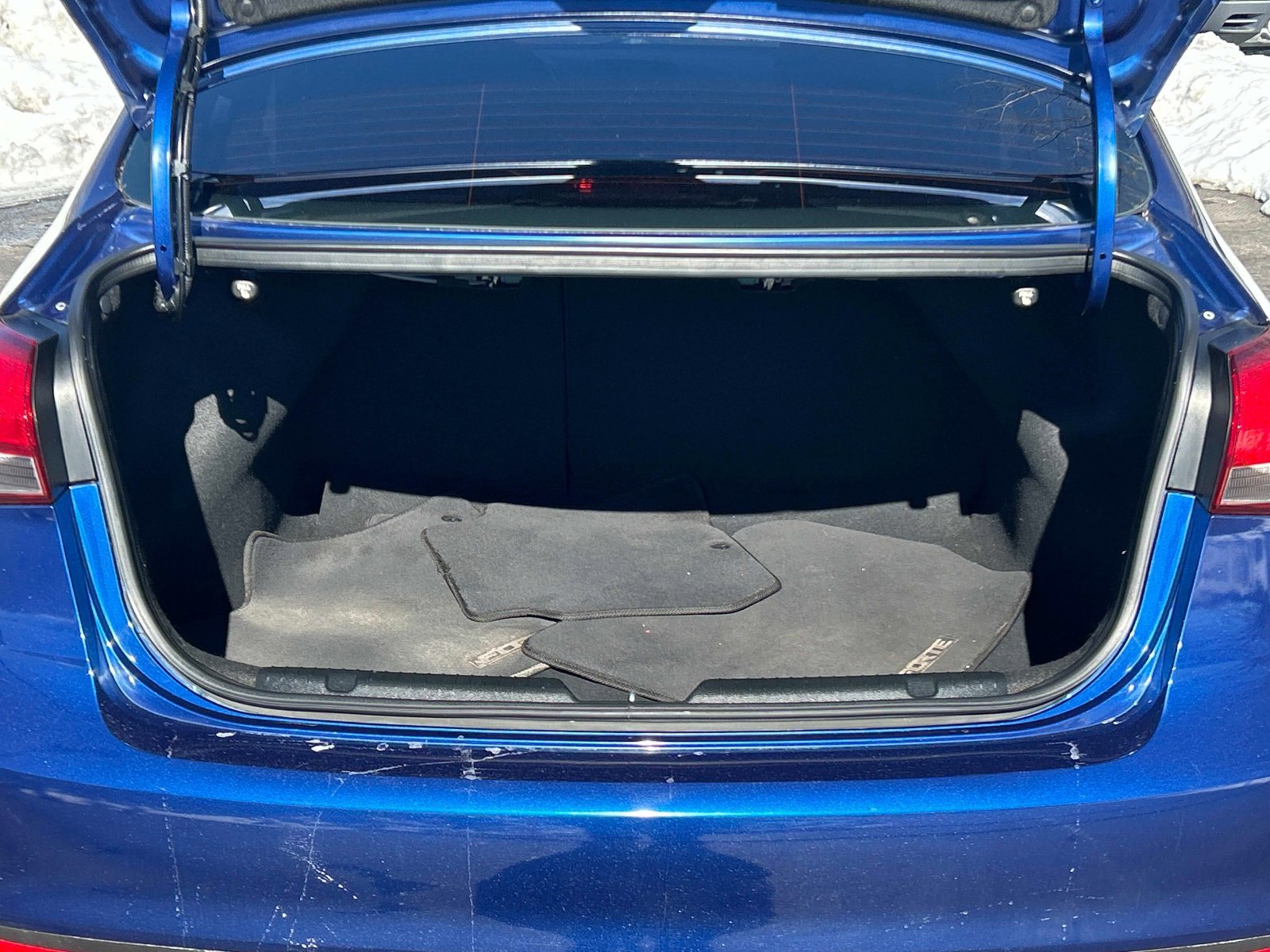 Used 2018 Kia Forte LX image 12