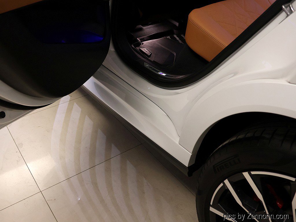 Certified 2024 BMW X6 xDrive40i w/ Premium Package image 31