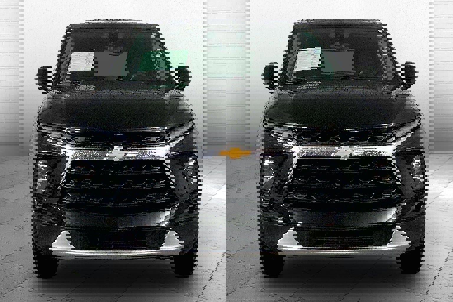 Used 2025 Chevrolet Blazer LT image 2