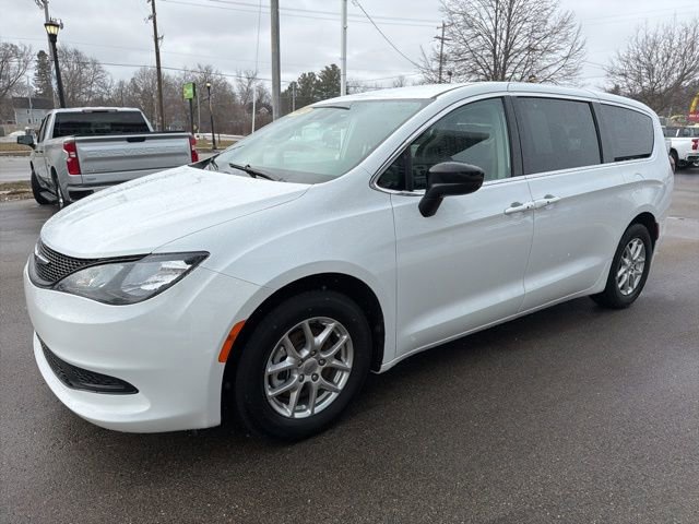 Used 2024 Chrysler Voyager LX image 7